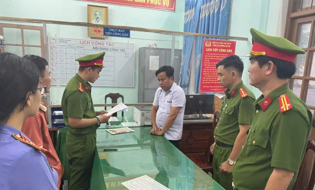 Bắt nguyên trưởng phòng bồi thường trung tâm phát triển quỹ đất ở Quảng Nam- Ảnh 2. Bắt nguyên trưởng phòng bồi thường trung tâm phát triển quỹ đất ở Quảng Nam- Ảnh 2.