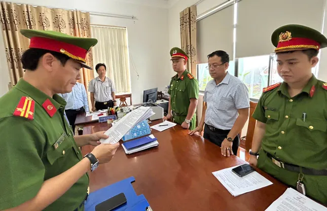 Bắt nguyên trưởng phòng bồi thường trung tâm phát triển quỹ đất ở Quảng Nam- Ảnh 1. Bắt nguyên trưởng phòng bồi thường trung tâm phát triển quỹ đất ở Quảng Nam- Ảnh 1.