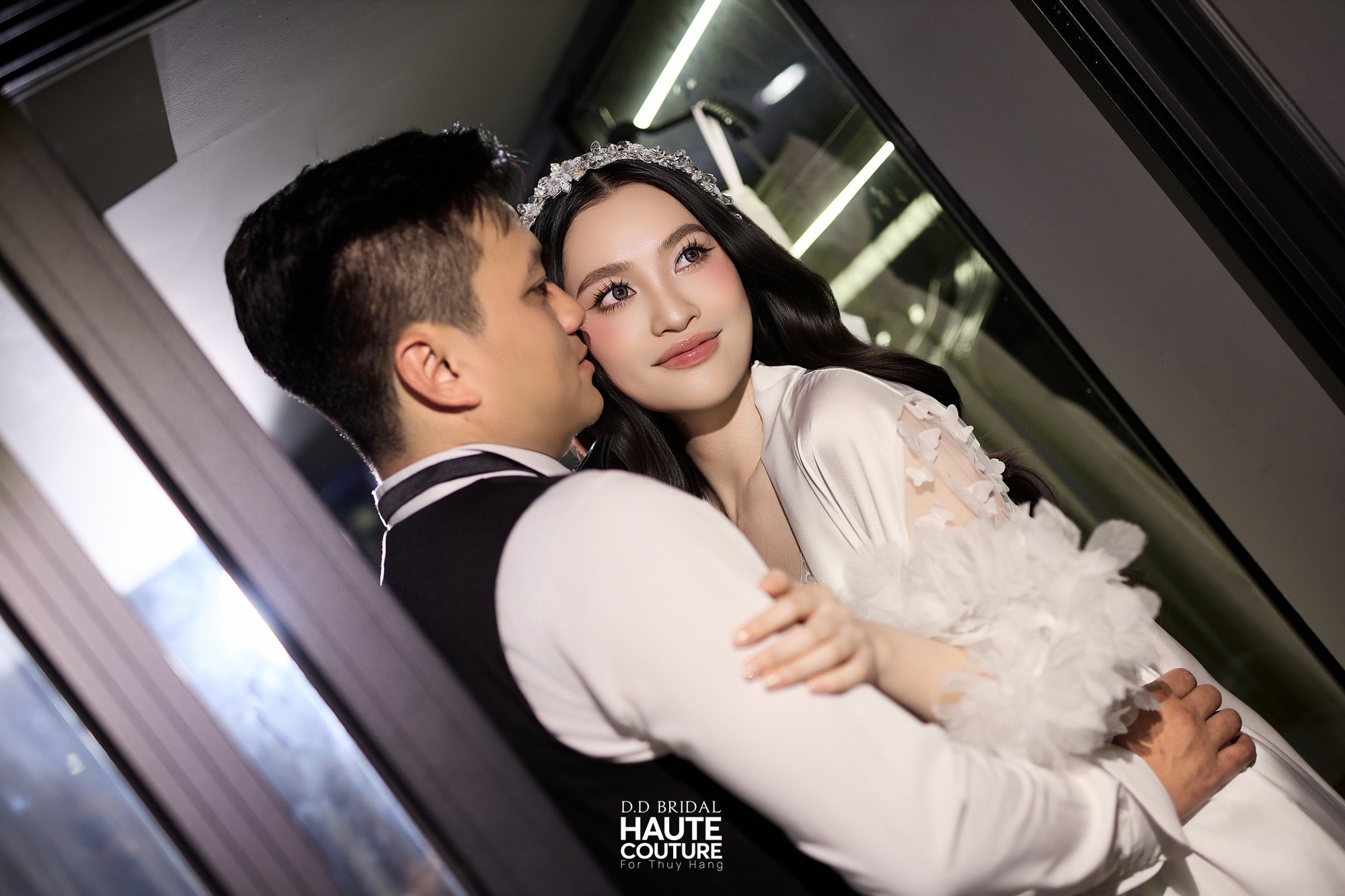 HOT: Hoa hậu 99 Vbiz rục rịch làm đám cưới với bạn trai Phó giám đốc- Ảnh 6. HOT: Hoa hậu 99 Vbiz rục rịch làm đám cưới với bạn trai Phó giám đốc- Ảnh 6.