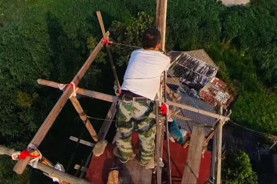 Chủ nhà không chịu di dời, chi thêm 360 triệu đồng tự xây “lâu đài” 10 tầng cao 23m: “Tiền bồi thường không xứng với giá trị căn nhà”- Ảnh 5. Chủ nhà không chịu di dời, chi thêm 360 triệu đồng tự xây “lâu đài” 10 tầng cao 23m: “Tiền bồi thường không xứng với giá trị căn nhà”- Ảnh 5.