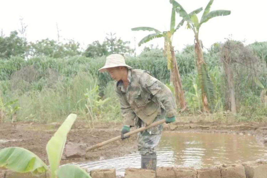Chủ nhà không chịu di dời, chi thêm 360 triệu đồng tự xây “lâu đài” 10 tầng cao 23m: “Tiền bồi thường không xứng với giá trị căn nhà”- Ảnh 6. Chủ nhà không chịu di dời, chi thêm 360 triệu đồng tự xây “lâu đài” 10 tầng cao 23m: “Tiền bồi thường không xứng với giá trị căn nhà”- Ảnh 6.