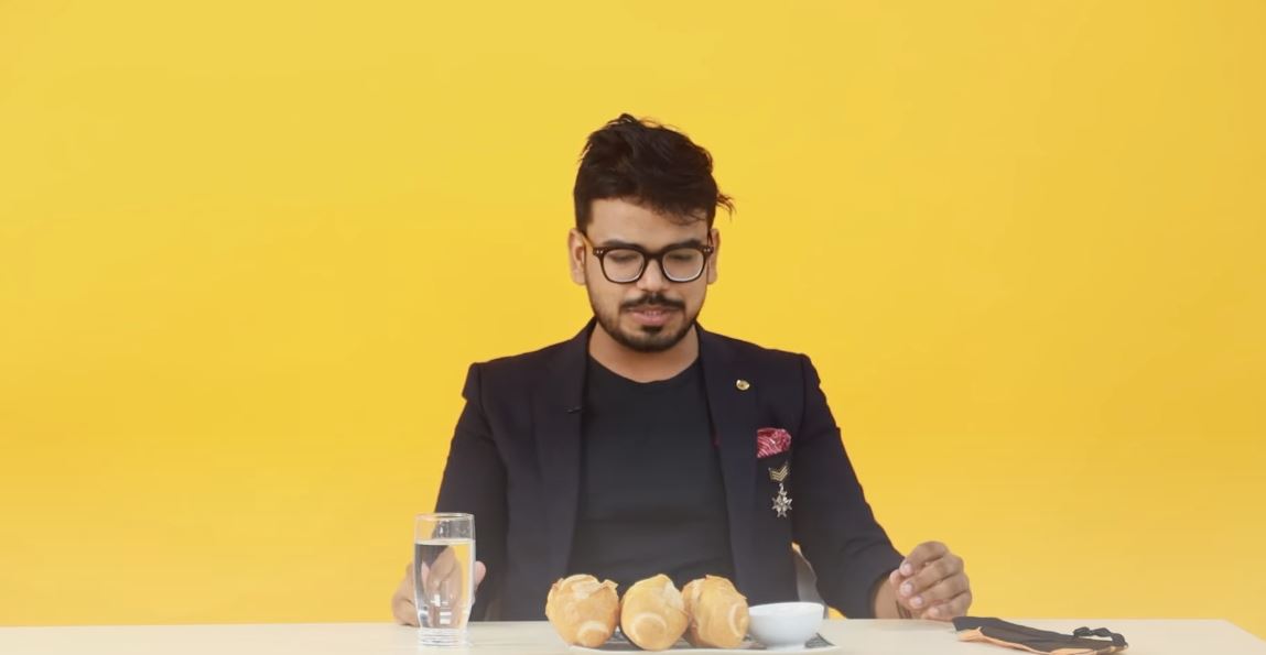 Khách Tây thích mê 1 kiểu ăn bánh mì của người Việt, thốt lên ‘ngon quá’, 'thật không công bằng’- Ảnh 2.