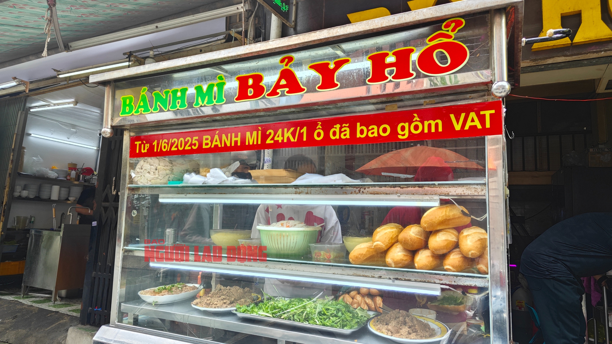 Ổ bánh mì, tô phở rục rịch tăng giá 2.000 – 5.000 đồng- Ảnh 1. Ổ bánh mì, tô phở rục rịch tăng giá 2.000 – 5.000 đồng- Ảnh 1.
