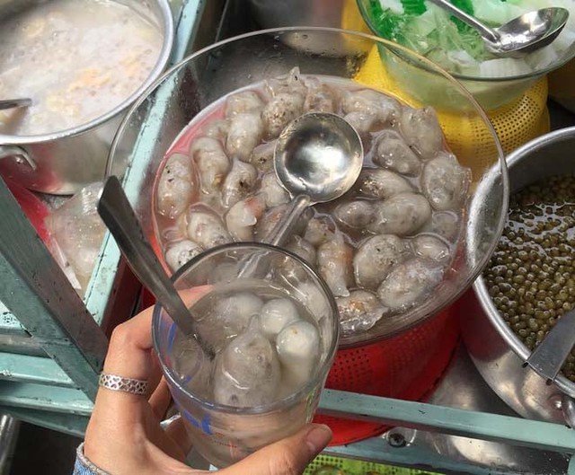 Khách Tây trầm trồ khi thưởng thức món ăn vừa mặn vừa ngọt của người Việt, nhận xét: "Nó rất đặc biệt!"- Ảnh 6.