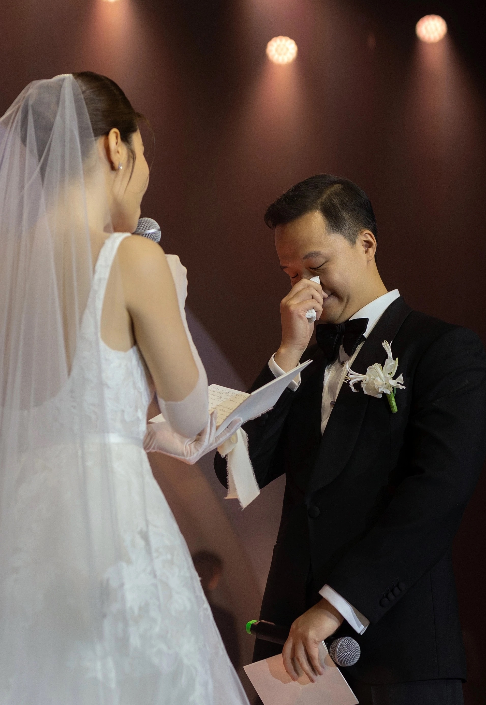 Sao nữ Vbiz được cầu hôn ở độ cao 900m: Từng rạn nứt vì yêu xa, giữ kín 1 thông tin trong suốt 7 tháng- Ảnh 6. Sao nữ Vbiz được cầu hôn ở độ cao 900m: Từng rạn nứt vì yêu xa, giữ kín 1 thông tin trong suốt 7 tháng- Ảnh 6.