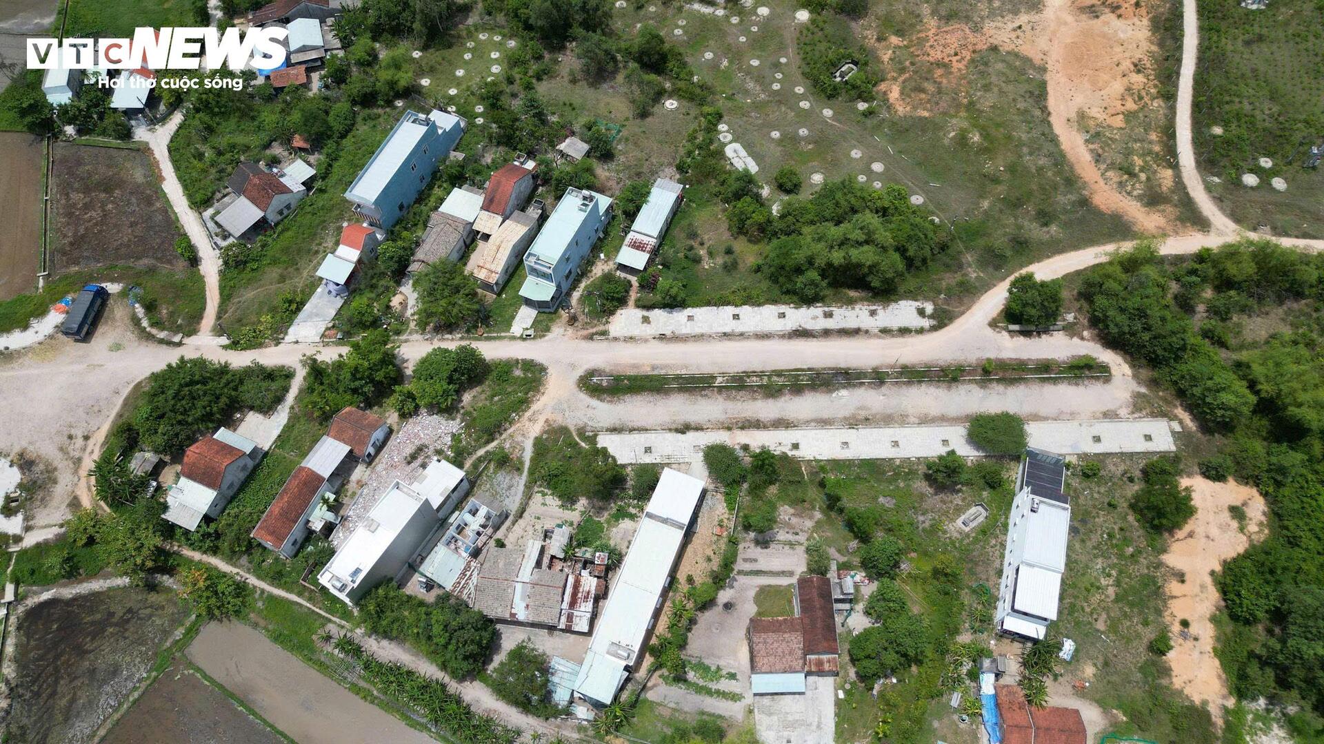 Hơn 2km đường ở Quảng Nam làm 6 năm không xong- Ảnh 3. Hơn 2km đường ở Quảng Nam làm 6 năm không xong- Ảnh 3.