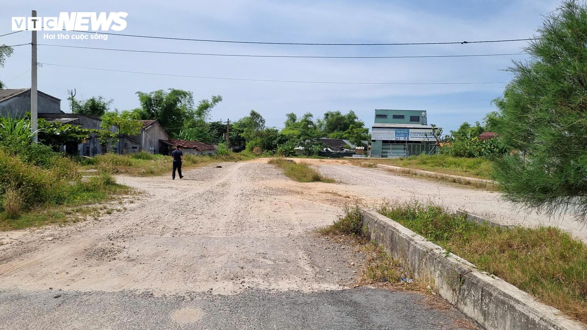 Hơn 2km đường ở Quảng Nam làm 6 năm không xong- Ảnh 6. Hơn 2km đường ở Quảng Nam làm 6 năm không xong- Ảnh 6.