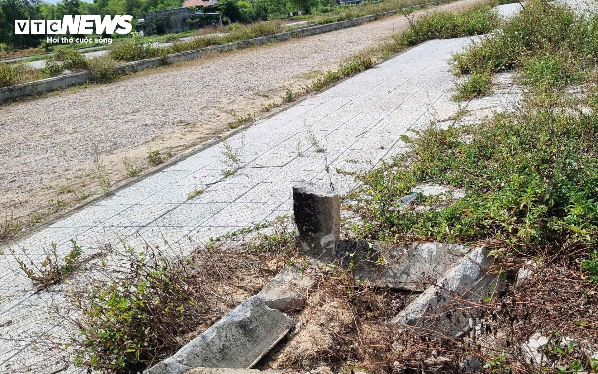 Hơn 2km đường ở Quảng Nam làm 6 năm không xong- Ảnh 4. Hơn 2km đường ở Quảng Nam làm 6 năm không xong- Ảnh 4.