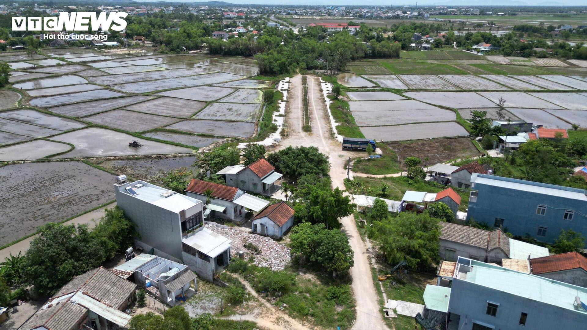 Hơn 2km đường ở Quảng Nam làm 6 năm không xong- Ảnh 1. Hơn 2km đường ở Quảng Nam làm 6 năm không xong- Ảnh 1.