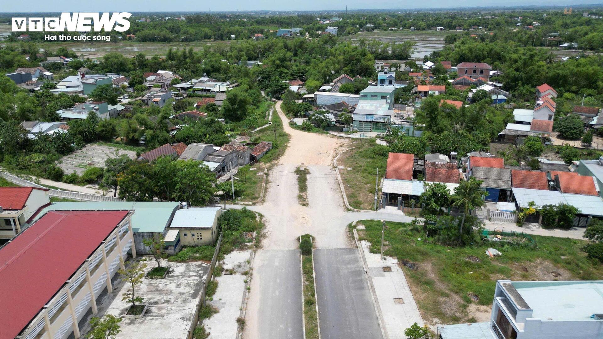 Hơn 2km đường ở Quảng Nam làm 6 năm không xong- Ảnh 8. Hơn 2km đường ở Quảng Nam làm 6 năm không xong- Ảnh 8.