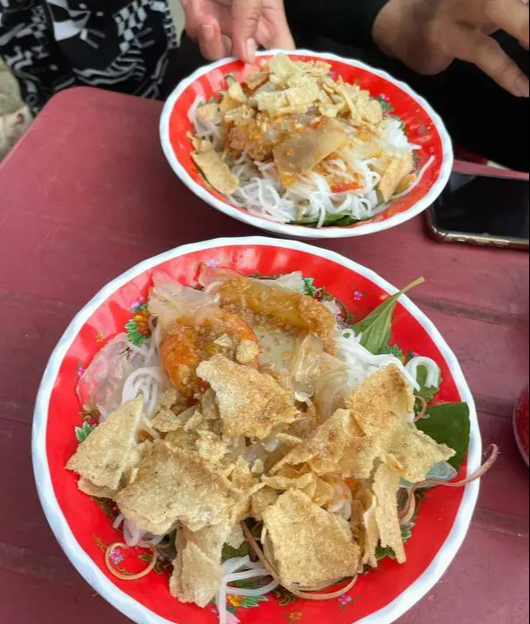 Mỗi vùng đất đều có một món ăn không-lẫn-vào-đâu-được khiến người ta muốn quay lại để thưởng thức: Với Huế khi hè đến, là món "thạch pha lê" trong veo này!- Ảnh 22. Mỗi vùng đất đều có một món ăn không-lẫn-vào-đâu-được khiến người ta muốn quay lại để thưởng thức: Với Huế khi hè đến, là món "thạch pha lê" trong veo này!- Ảnh 22.