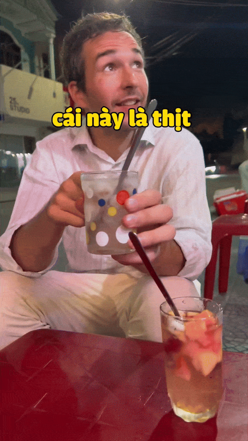 Khách Tây trầm trồ khi thưởng thức món ăn vừa mặn vừa ngọt của người Việt, nhận xét: "Nó rất đặc biệt!"- Ảnh 1.