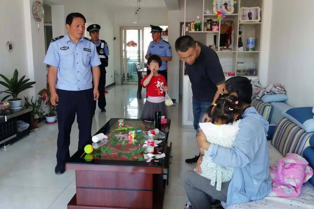 Ở nhà một mình trong kỳ nghỉ hè, bé gái khiến cả khu chung cư thót tim khi chứng kiến khoảnh khắc xảy ra tại lan can tầng 7- Ảnh 2.