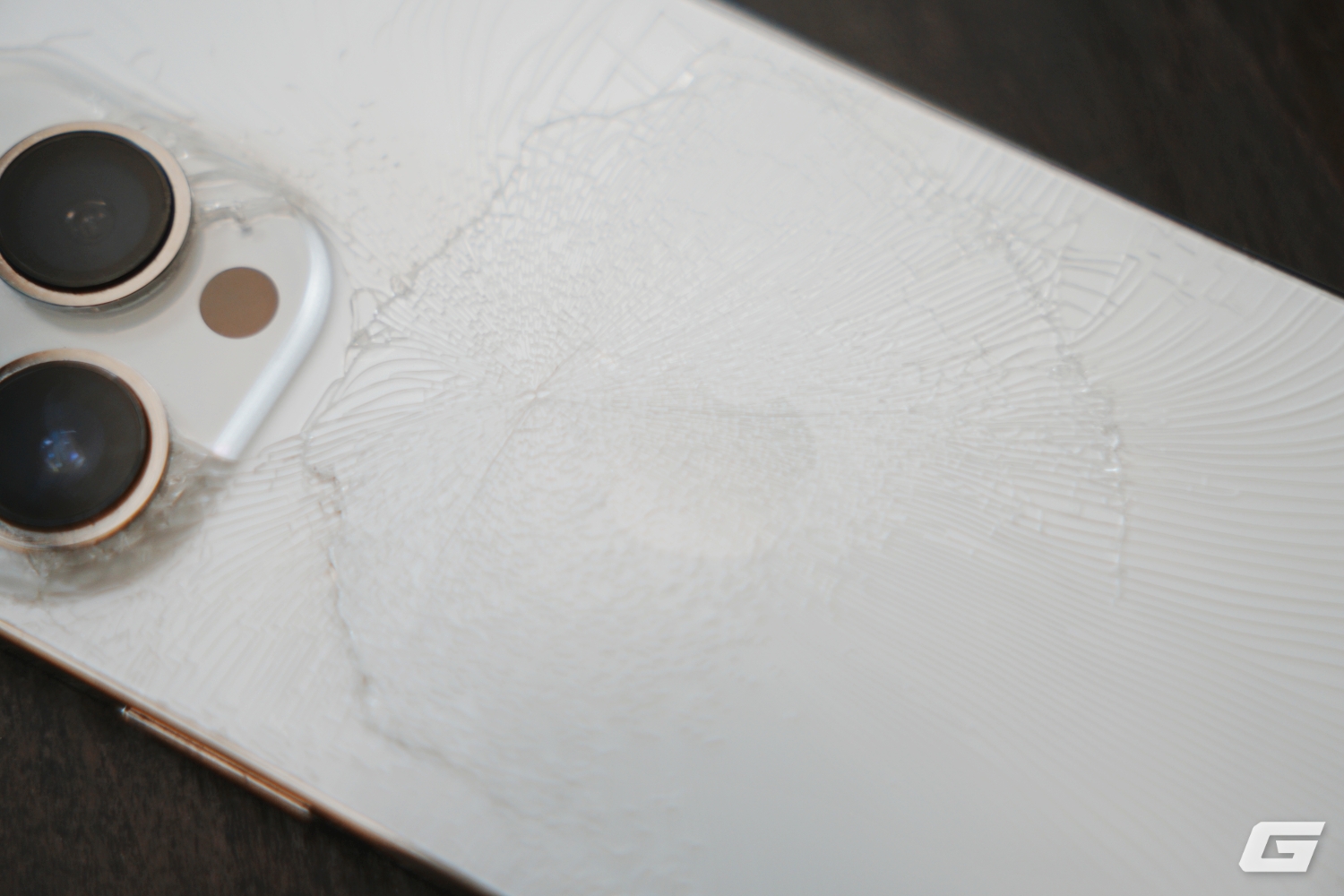 iPhone 13 Pro sau 2 năm: Mặt lưng vỡ nát, pin còn 82%, không muốn lên đời nhưng có thể phải nghĩ lại vì iOS 26- Ảnh 3. iPhone 13 Pro sau 2 năm: Mặt lưng vỡ nát, pin còn 82%, không muốn lên đời nhưng có thể phải nghĩ lại vì iOS 26- Ảnh 3.