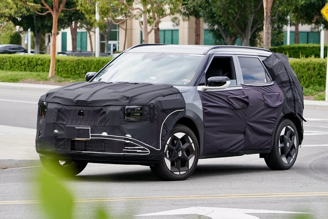 Kia Seltos thế hệ mới lộ thêm ảnh chạy thử: Hai phiên bản, đủ tùy chọn động cơ từ xăng tới thuần điện giống Creta mới, có AWD- Ảnh 2. Kia Seltos thế hệ mới lộ thêm ảnh chạy thử: Hai phiên bản, đủ tùy chọn động cơ từ xăng tới thuần điện giống Creta mới, có AWD- Ảnh 2.