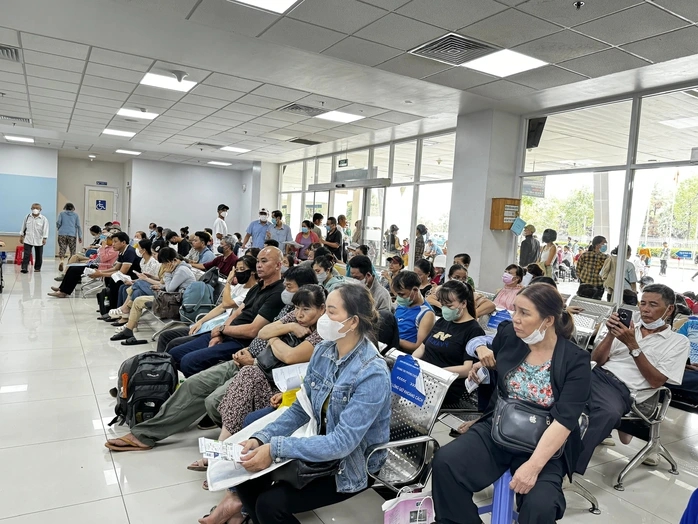 Miễn viện phí toàn dân là khám chữa bệnh không cần trả tiền? Vụ trưởng Vụ BHYT giải thích- Ảnh 1. Miễn viện phí toàn dân là khám chữa bệnh không cần trả tiền? Vụ trưởng Vụ BHYT giải thích- Ảnh 1.