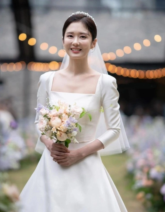 Mỹ nhân hot tới nỗi thành tên riêng của cả 1 năm, cát-xê 10 tỷ/ ngày vẫn không đủ tiền cưới chồng- Ảnh 3.