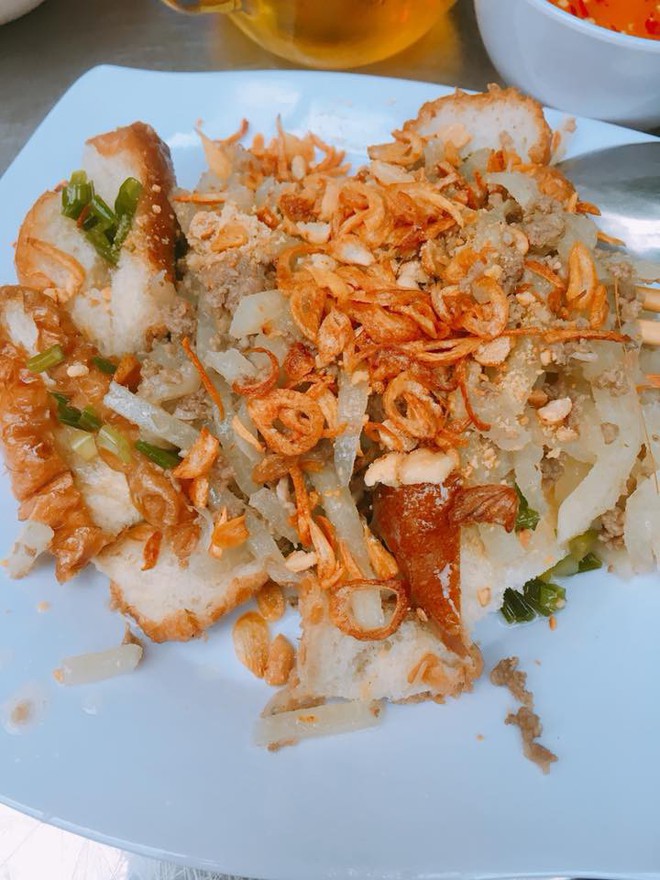 Khách Tây ăn thử 1 món bánh mì Khách Tây ăn thử 1 món bánh mì