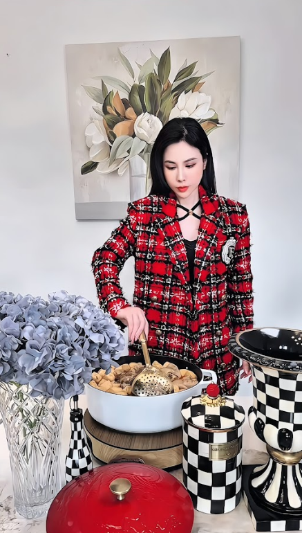 Hoa hậu áo dài tiết lộ "bí mật" về sở thích lạ lúc nấu ăn: "Tôi rất kỹ tính"- Ảnh 2. Hoa hậu áo dài tiết lộ "bí mật" về sở thích lạ lúc nấu ăn: "Tôi rất kỹ tính"- Ảnh 2.