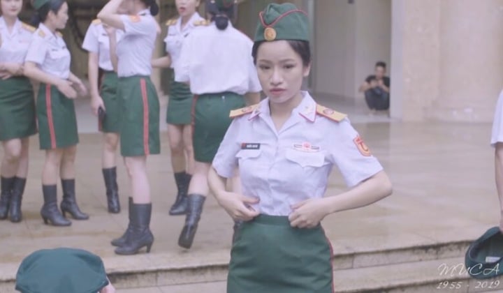 'Em xinh' từng mang quân hàm Thượng uý, có thời gian trầm cảm muốn bỏ nghề- Ảnh 2.