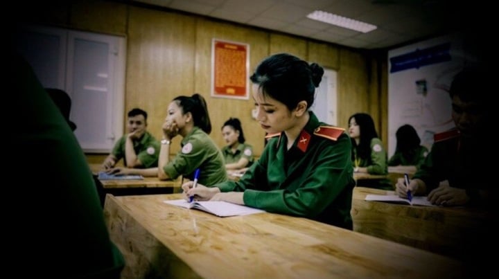 'Em xinh' từng mang quân hàm Thượng uý, có thời gian trầm cảm muốn bỏ nghề- Ảnh 1.