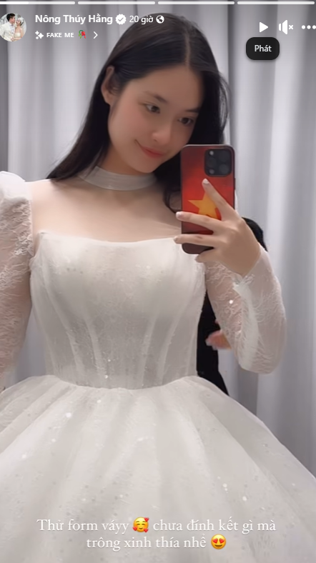 HOT: Hoa hậu 99 Vbiz rục rịch làm đám cưới với bạn trai Phó giám đốc- Ảnh 1. HOT: Hoa hậu 99 Vbiz rục rịch làm đám cưới với bạn trai Phó giám đốc- Ảnh 1.