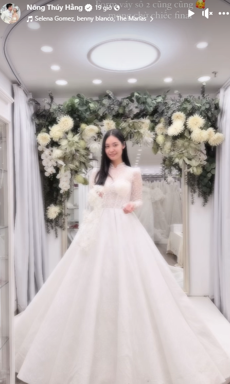 HOT: Hoa hậu 99 Vbiz rục rịch làm đám cưới với bạn trai Phó giám đốc- Ảnh 2. HOT: Hoa hậu 99 Vbiz rục rịch làm đám cưới với bạn trai Phó giám đốc- Ảnh 2.