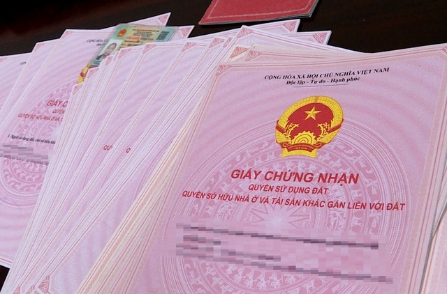 Từ ngày 1/7 tới đây, bỏ cấp huyện, chính quyền 2 cấp đi vào vận hành, làm sổ đỏ sẽ có thay đổi quan trọng- Ảnh 1. Từ ngày 1/7 tới đây, bỏ cấp huyện, chính quyền 2 cấp đi vào vận hành, làm sổ đỏ sẽ có thay đổi quan trọng- Ảnh 1.