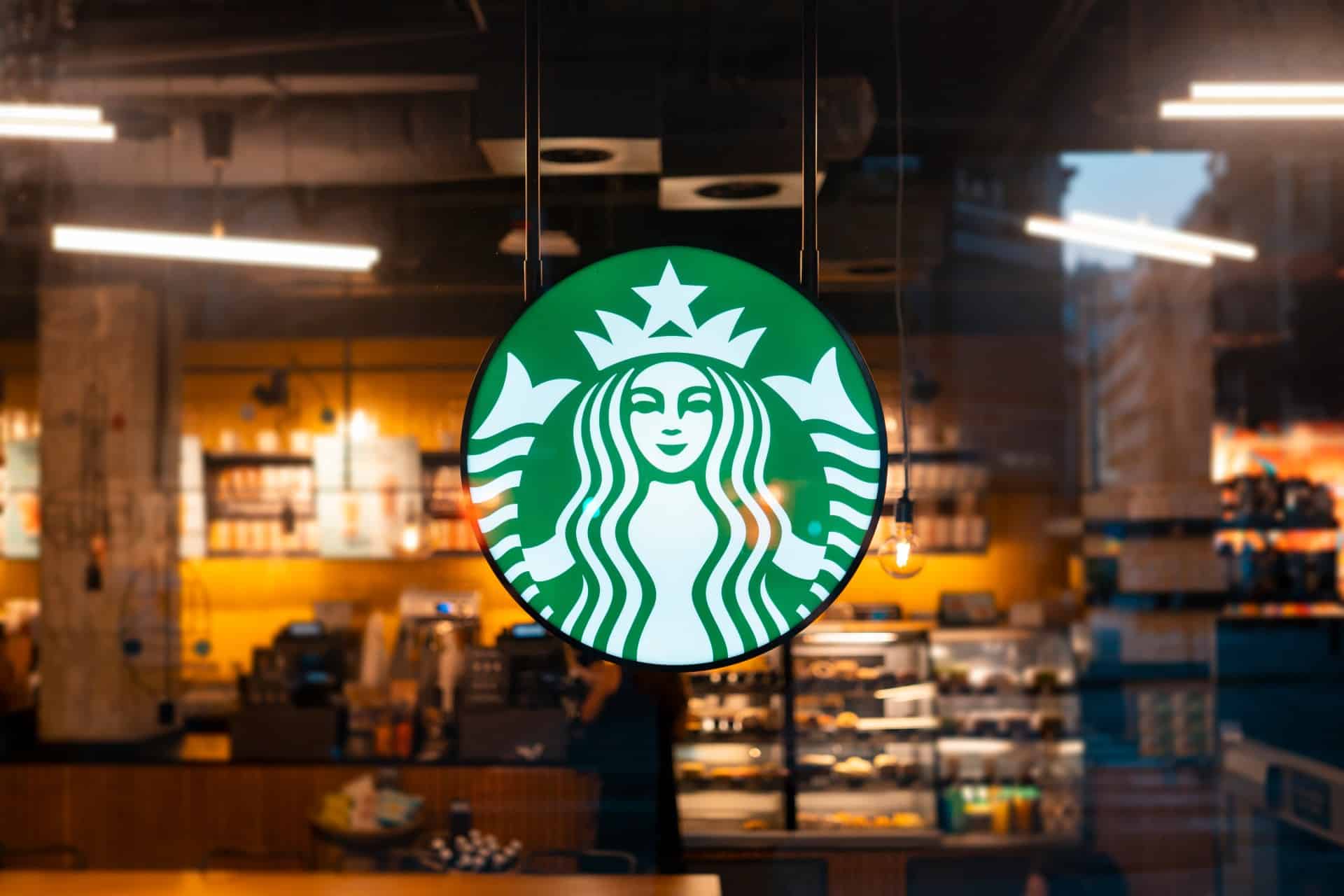 Starbucks vừa thông báo giảm giá mạnh hàng chục món trong menu: Vì sao lại có quyết định gây sốc này?- Ảnh 1. Starbucks vừa thông báo giảm giá mạnh hàng chục món trong menu: Vì sao lại có quyết định gây sốc này?- Ảnh 1.
