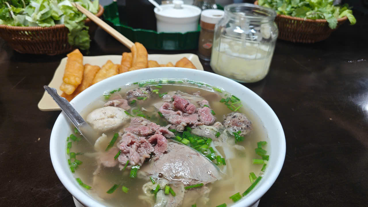 Ổ bánh mì, tô phở rục rịch tăng giá 2.000 – 5.000 đồng- Ảnh 3. Ổ bánh mì, tô phở rục rịch tăng giá 2.000 – 5.000 đồng- Ảnh 3.