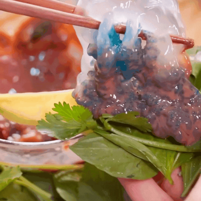 Mỗi vùng đất đều có một món ăn không-lẫn-vào-đâu-được khiến người ta muốn quay lại để thưởng thức: Với Huế khi hè đến, là món "thạch pha lê" trong veo này!- Ảnh 10. Mỗi vùng đất đều có một món ăn không-lẫn-vào-đâu-được khiến người ta muốn quay lại để thưởng thức: Với Huế khi hè đến, là món "thạch pha lê" trong veo này!- Ảnh 10.