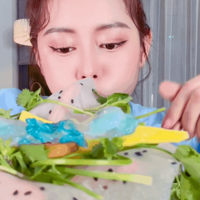 Mỗi vùng đất đều có một món ăn không-lẫn-vào-đâu-được khiến người ta muốn quay lại để thưởng thức: Với Huế khi hè đến, là món "thạch pha lê" trong veo này!- Ảnh 13. Mỗi vùng đất đều có một món ăn không-lẫn-vào-đâu-được khiến người ta muốn quay lại để thưởng thức: Với Huế khi hè đến, là món "thạch pha lê" trong veo này!- Ảnh 13.