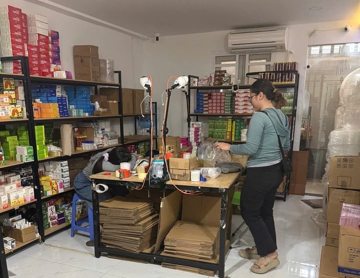 Vụ đổ trộm thực phẩm chức năng ở TP.HCM: Còn 1 kho hàng chưa kịp phi tang- Ảnh 2. Vụ đổ trộm thực phẩm chức năng ở TP.HCM: Còn 1 kho hàng chưa kịp phi tang- Ảnh 2.