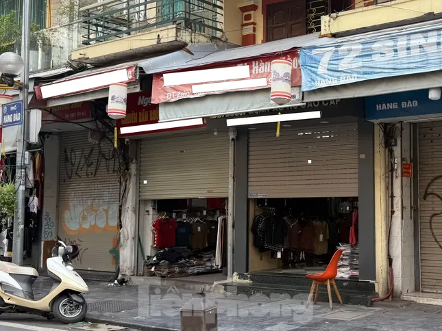 'Đột nhập' phố kinh doanh sầm uất bậc nhất Hà Nội đóng cửa bất thường- Ảnh 1.
