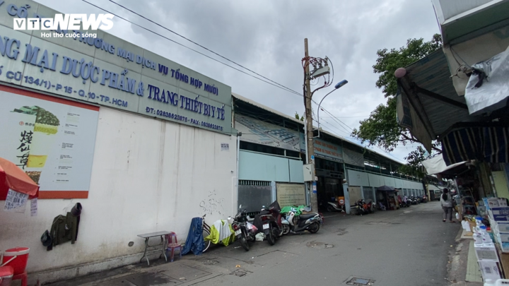 Chợ thuốc sỉ TP.HCM lâm vào cảnh đìu hiu chưa từng thấy- Ảnh 4. Chợ thuốc sỉ TP.HCM lâm vào cảnh đìu hiu chưa từng thấy- Ảnh 4.