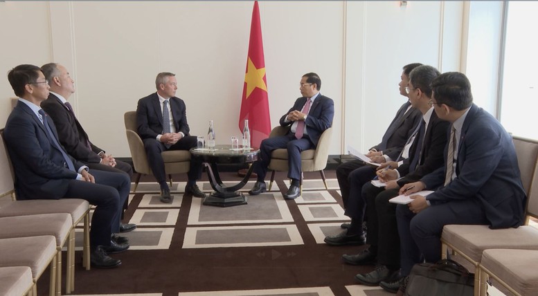 Phó Thủ tướng Bùi Thanh Sơn tiếp Giám đốc điều hành Tập đoàn Perenco- Ảnh 2. Phó Thủ tướng Bùi Thanh Sơn tiếp Giám đốc điều hành Tập đoàn Perenco- Ảnh 2.