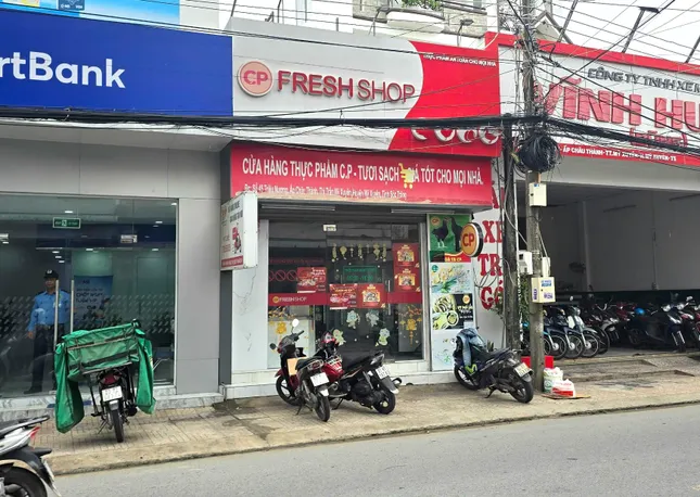 Vụ 'tố' thịt heo bệnh: Xử phạt 3 cửa hàng C.P Việt Nam- Ảnh 2. Vụ 'tố' thịt heo bệnh: Xử phạt 3 cửa hàng C.P Việt Nam- Ảnh 2.