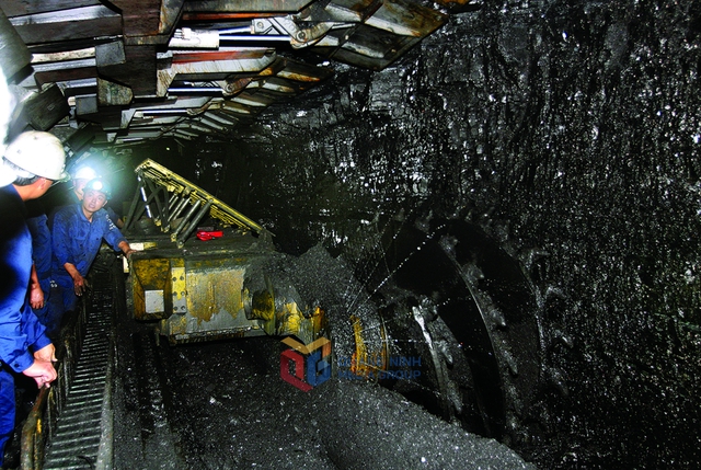 Công phá mỏ sâu giữa muôn trùng thách thức, "trận địa dưới lòng đất" khẳng định bản lĩnh trụ cột ngành- Ảnh 1. Công phá mỏ sâu giữa muôn trùng thách thức, "trận địa dưới lòng đất" khẳng định bản lĩnh trụ cột ngành- Ảnh 1.