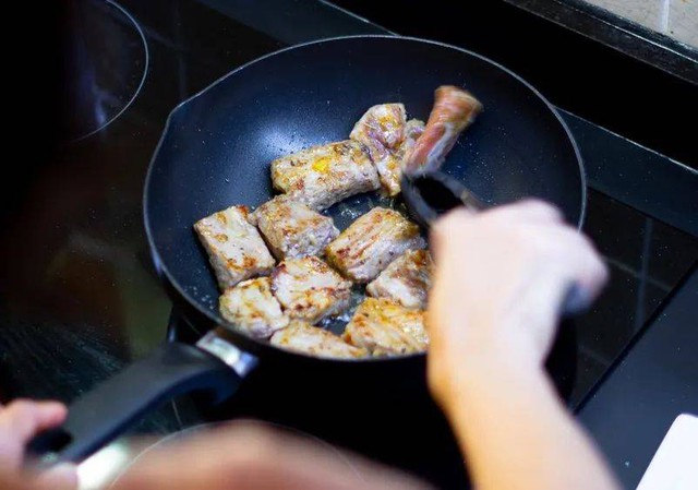 Một bộ phận của con lợn nhìn không mỡ nhưng "béo hơn cả gà rán"- Ảnh 2. Một bộ phận của con lợn nhìn không mỡ nhưng "béo hơn cả gà rán"- Ảnh 2.