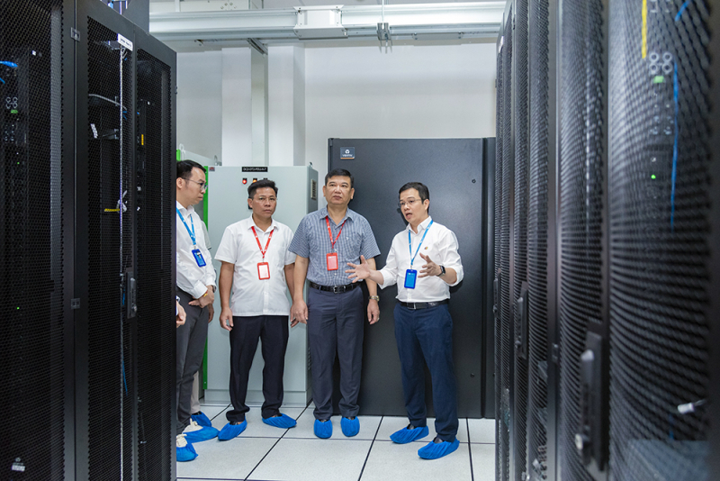 Trung tướng Bộ Công an: FPT là hình mẫu tiêu biểu về năng lực, tầm nhìn và khát vọng trong lĩnh vực AI, mong muốn xúc tiến nhanh, làm quyết liệt và cùng đồng hành- Ảnh 2.