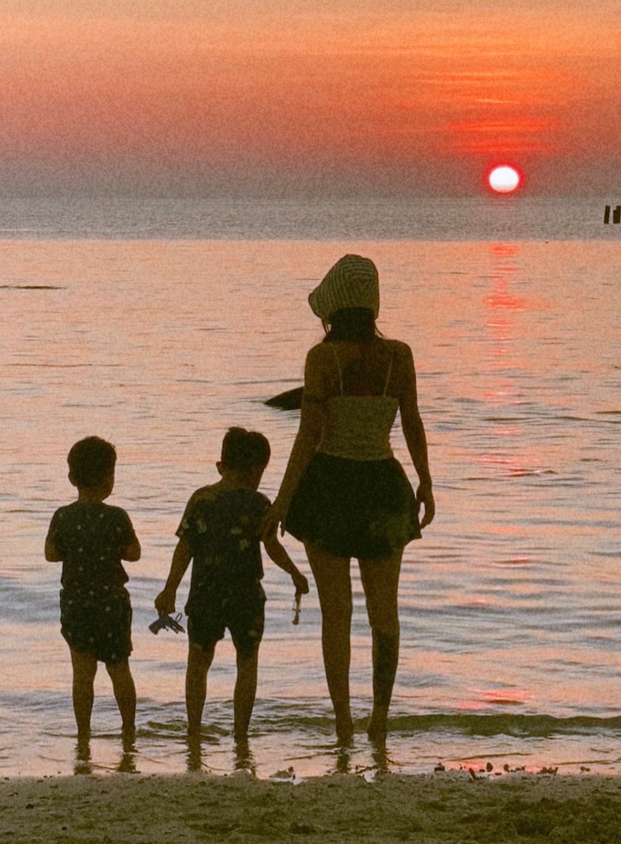 Mẹ đơn thân đưa 2 con đi chill đảo Phú Quý, con học được đủ thứ, trưởng thành rõ rệt chỉ sau 10 ngày mà chi phí rẻ không ngờ- Ảnh 7. Mẹ đơn thân đưa 2 con đi chill đảo Phú Quý, con học được đủ thứ, trưởng thành rõ rệt chỉ sau 10 ngày mà chi phí rẻ không ngờ- Ảnh 7.