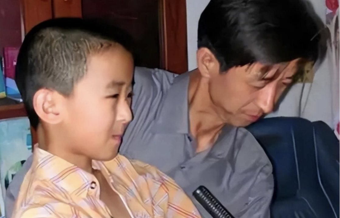 10 tuổi đỗ đại học, 13 tuổi thành Thạc sĩ, thần đồng năm nào giờ vẫn nhận chu cấp từ cha mẹ già - Bi kịch đến từ 1 SAI LẦM phổ biến của bậc cha mẹ- Ảnh 2. 10 tuổi đỗ đại học, 13 tuổi thành Thạc sĩ, thần đồng năm nào giờ vẫn nhận chu cấp từ cha mẹ già - Bi kịch đến từ 1 SAI LẦM phổ biến của bậc cha mẹ- Ảnh 2.