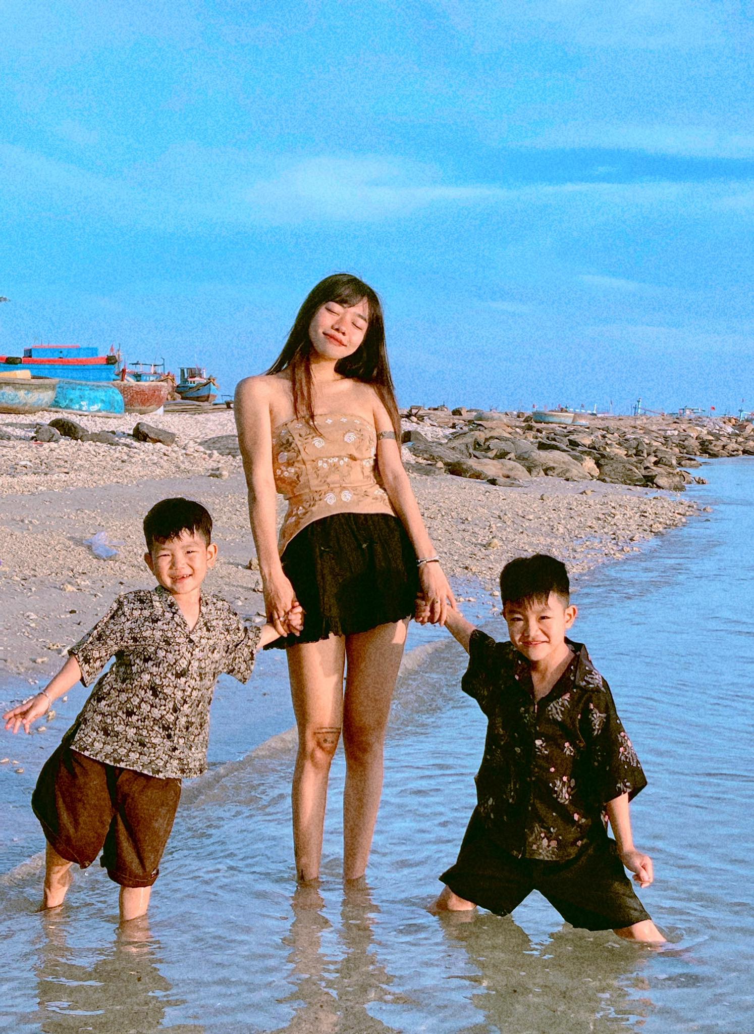 Mẹ đơn thân đưa 2 con đi chill đảo Phú Quý, con học được đủ thứ, trưởng thành rõ rệt chỉ sau 10 ngày mà chi phí rẻ không ngờ- Ảnh 3. Mẹ đơn thân đưa 2 con đi chill đảo Phú Quý, con học được đủ thứ, trưởng thành rõ rệt chỉ sau 10 ngày mà chi phí rẻ không ngờ- Ảnh 3.