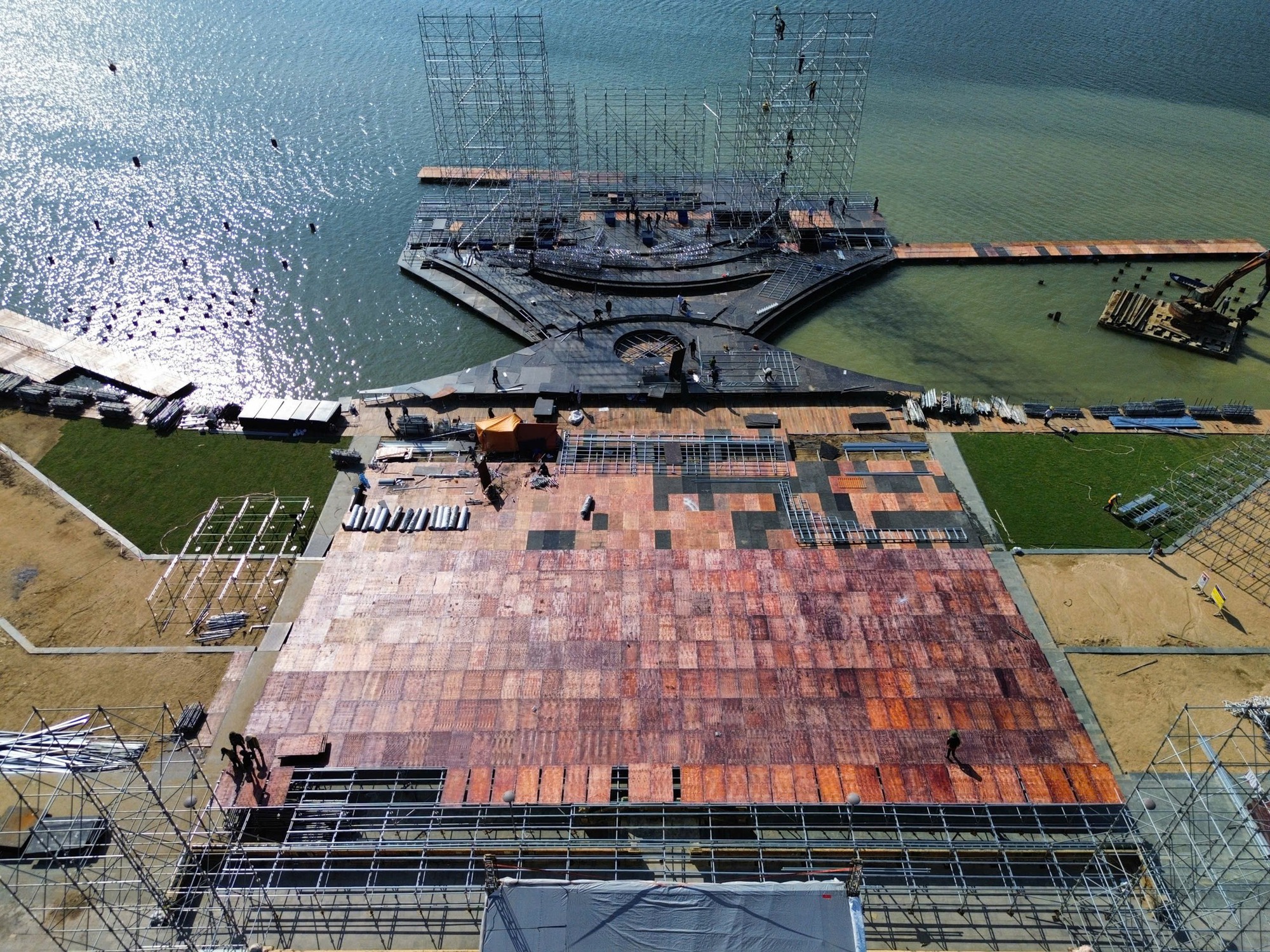 NÓNG: Sân khấu Chung kết Hoa hậu Việt Nam 2024 tại Huế bị tháo dỡ, cảnh tượng hiện tại gây hoang mang- Ảnh 9.