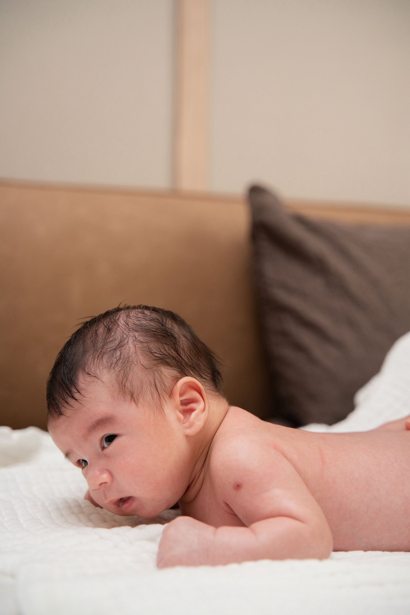 Mai Ngọc sau 2 tháng làm mẹ: Mặc đồ ngủ để mặt mộc bế con, cơ thể vẫn còn vết sẹo dài- Ảnh 3. Mai Ngọc sau 2 tháng làm mẹ: Mặc đồ ngủ để mặt mộc bế con, cơ thể vẫn còn vết sẹo dài- Ảnh 3.