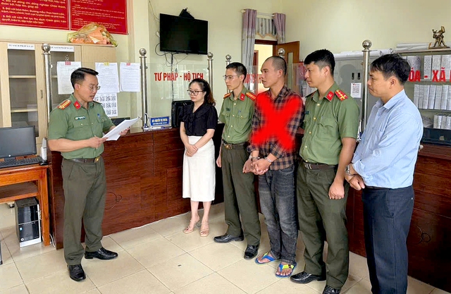 Bắt Lê Hoàng Ngọc Mai khi đang nằm võng "chốt đơn" bán hải sản- Ảnh 2. Bắt Lê Hoàng Ngọc Mai khi đang nằm võng "chốt đơn" bán hải sản- Ảnh 2.