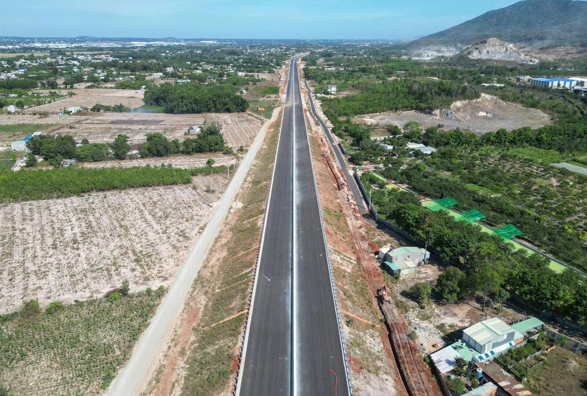 “Siêu đường” dài 54km, gần 18.000 tỉ đồng của Việt Nam được yêu cầu phải xong trước khi sân bay Long Thành hoạt động- Ảnh 1. “Siêu đường” dài 54km, gần 18.000 tỉ đồng của Việt Nam được yêu cầu phải xong trước khi sân bay Long Thành hoạt động- Ảnh 1.