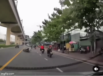 Clip: Cú ra chân ác ý, đạp nam thanh niên ngã sõng soài giữa đường, gã đàn ông được dự đoán sẽ sớm Clip: Cú ra chân ác ý, đạp nam thanh niên ngã sõng soài giữa đường, gã đàn ông được dự đoán sẽ sớm