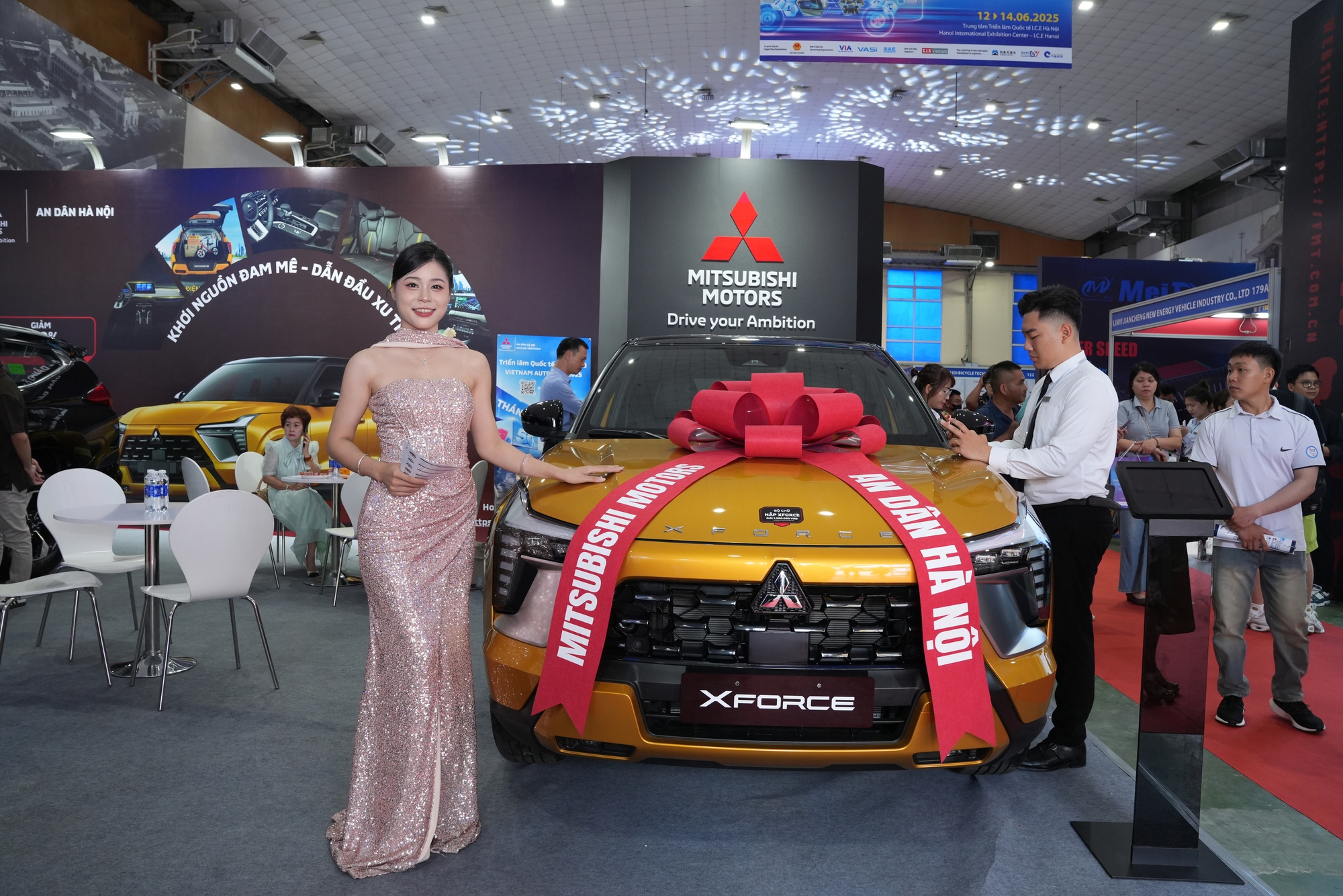 Gần 200 doanh nghiệp tham gia Vietnam AutoExpo 2025: Đòn bẩy thần tốc cho công nghiệp ô tô Việt- Ảnh 4. Gần 200 doanh nghiệp tham gia Vietnam AutoExpo 2025: Đòn bẩy thần tốc cho công nghiệp ô tô Việt- Ảnh 4.