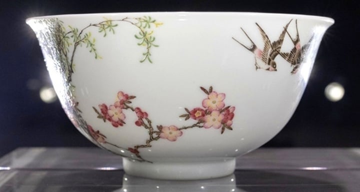 Chiếc bát đường kính chỉ 11 cm được bán hơn 600 tỷ đồng- Ảnh 1. Chiếc bát đường kính chỉ 11 cm được bán hơn 600 tỷ đồng- Ảnh 1.